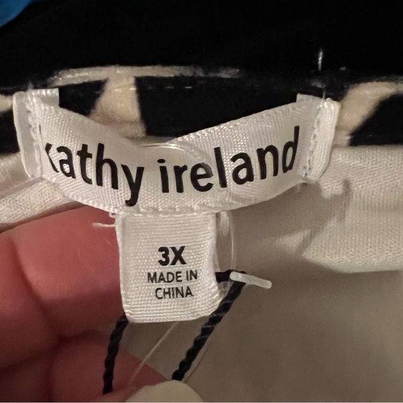 KATHY IRELAND velvet Black and White Floral Top with Black Skirt/size 3X - Picture 8 of 8